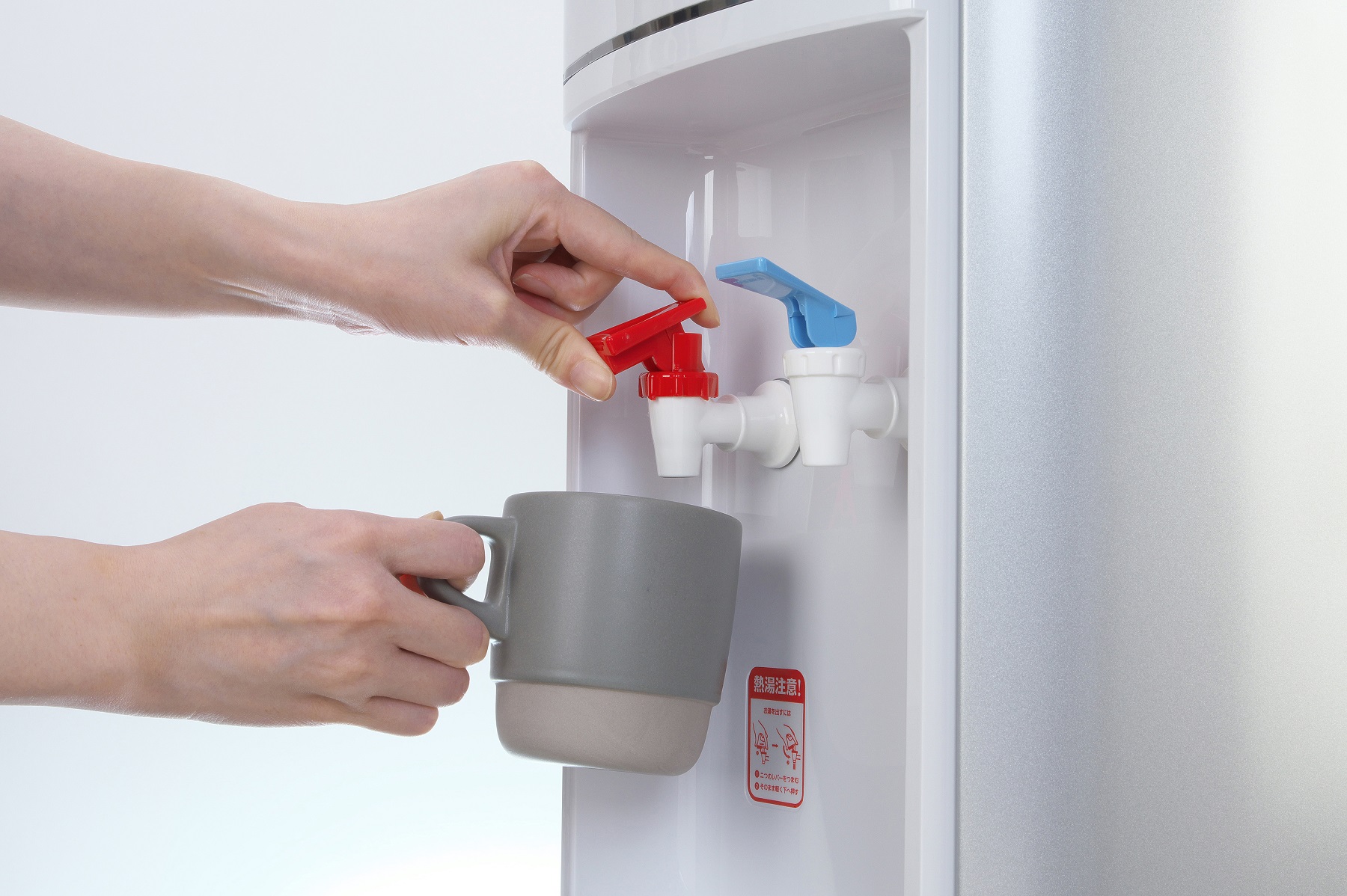 ウォーターサーバーのチャイルドロックは必要？ロック解除、子どものいたずらも防止するカバーは必要？