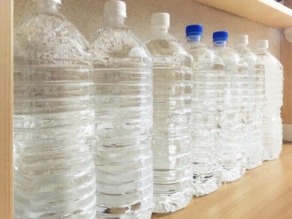 ウォーターサーバーの水抜きの際は水を入れられる容器を用意する