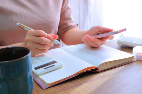 ウォーターサーバーの契約内容や解約手数料を確認する